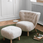 Little Petra stólur sheepskin/oak við puff