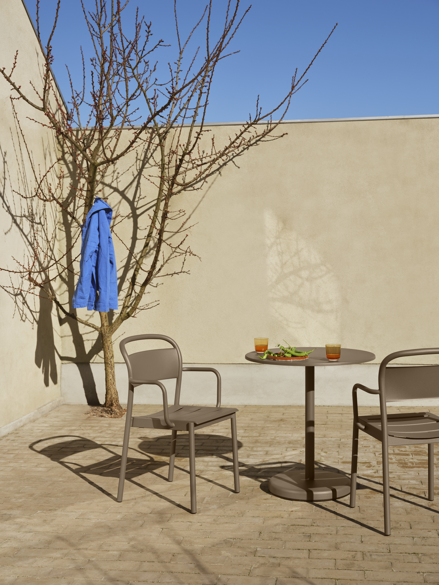 Linear Steel Café Table, Ø70 H73